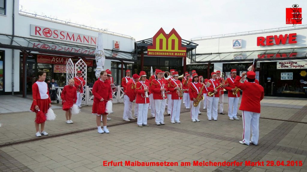 Maibaumsetzen Am Melchendorfer Markt Am 29 04 2015 Fanfarenorchester Erfurt